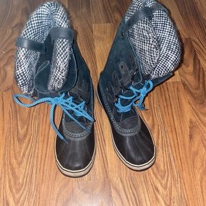 Only wore twice Sorel Joan of Attic Knit suede boots.  9.5 Everything in tact